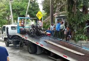 Moto incinerada en el sur de Barranquilla.