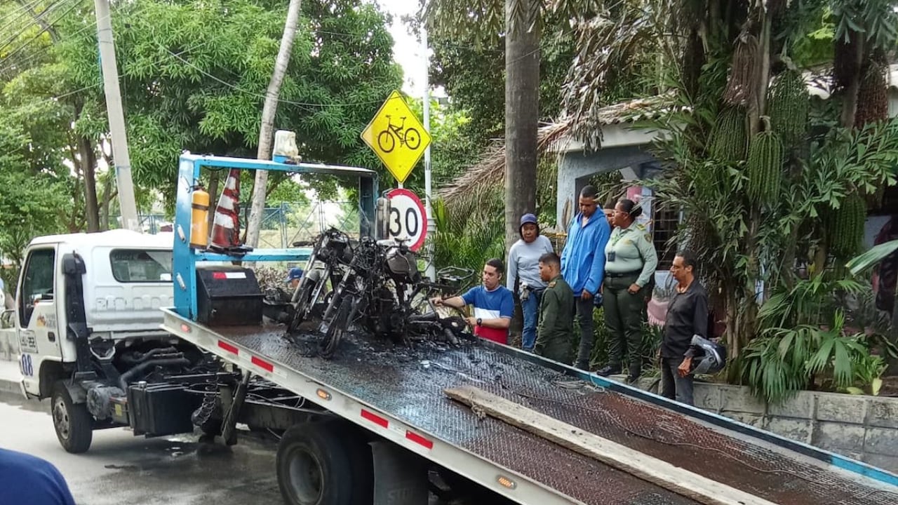 Moto incinerada en el sur de Barranquilla.