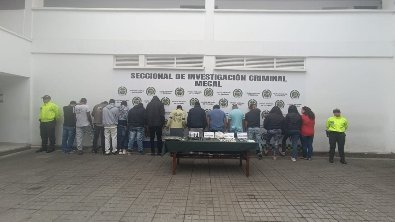 La banda delictiva Los Zarcos estaría dedicada a la comisión de homicidios, tráfico de estupefacientes, porte ilegal de armas de fuego, desplazamiento forzado y extorsión.