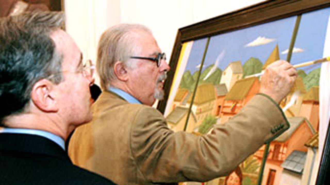 El presidente de Colombia, Álvaro Uribe Vélez, y el pintor Fernando Botero en la campaña Pintemos juntos por Colombia.