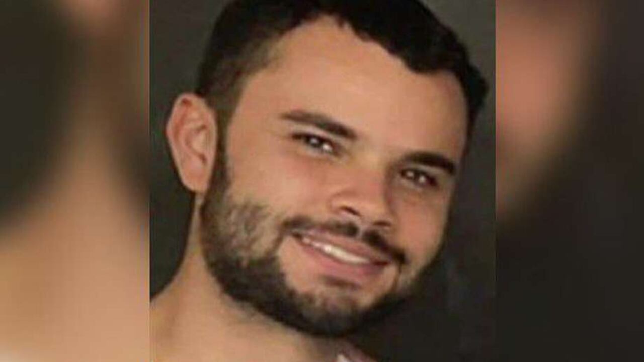 El joven salió del evento en la madrugada del sábado y tras recibir una llamada, abandonó a quienes lo acompañaban.