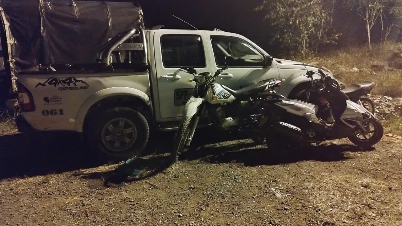 Los menores murieron tras chocar con una camioneta.