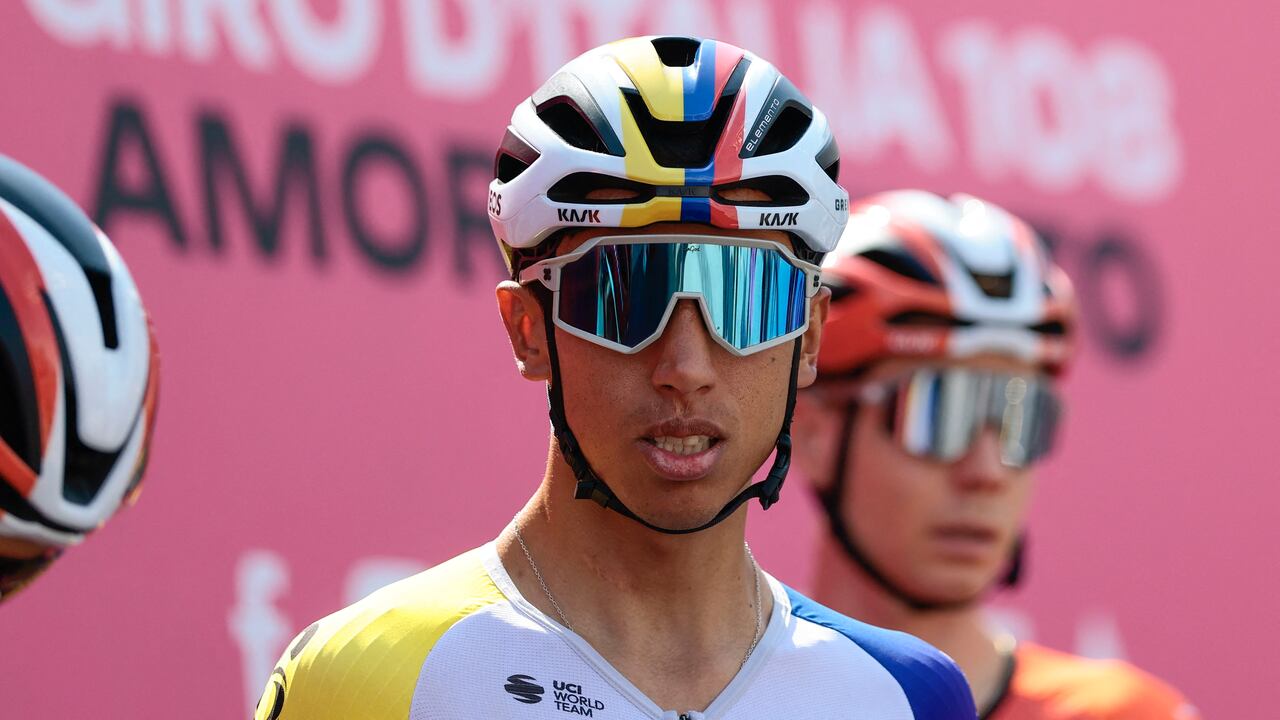 Ineos Grenadiers' Colombian rider Egan Bernal waits for the presentation prior to the 15th stage of the 108th Giro d'Italia cycling race of 219kms from Fiume Veneto to Asiago on May 25, 2025. (Photo by Luca Bettini / AFP)