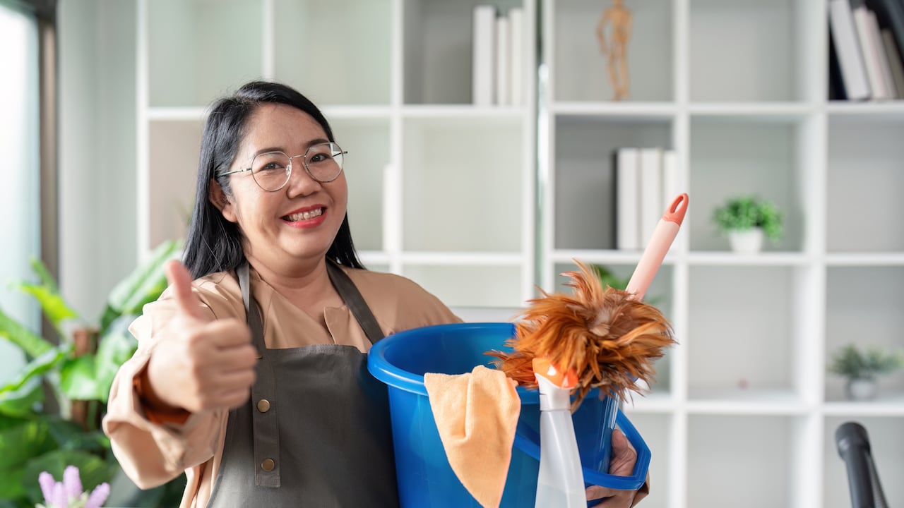 La normativa aclara que el auxilio de transporte solo se otorga a los trabajadores que deben desplazarse desde su lugar de residencia hasta el sitio de trabajo.