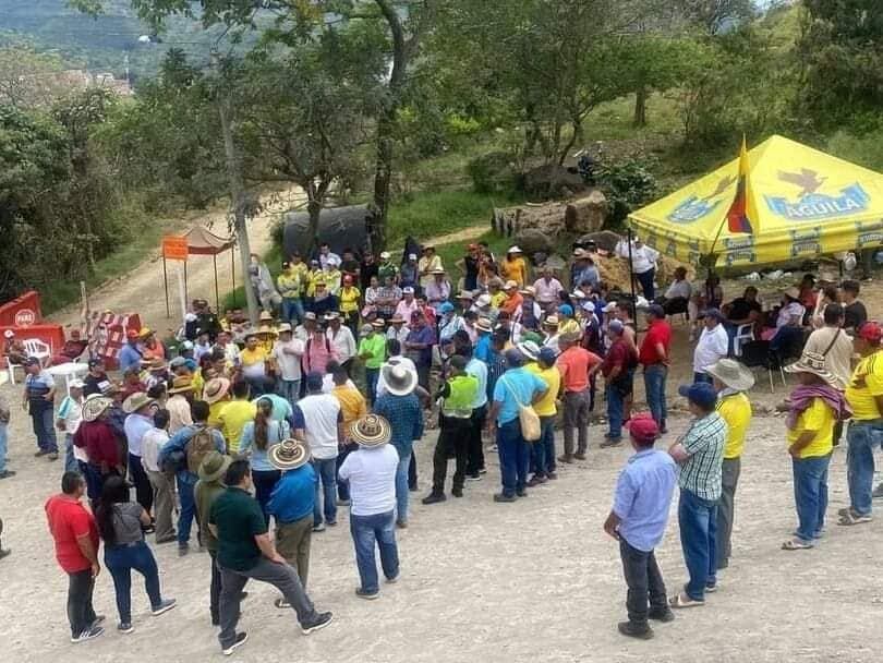 La comunidad lleva cuatro días de protestas.