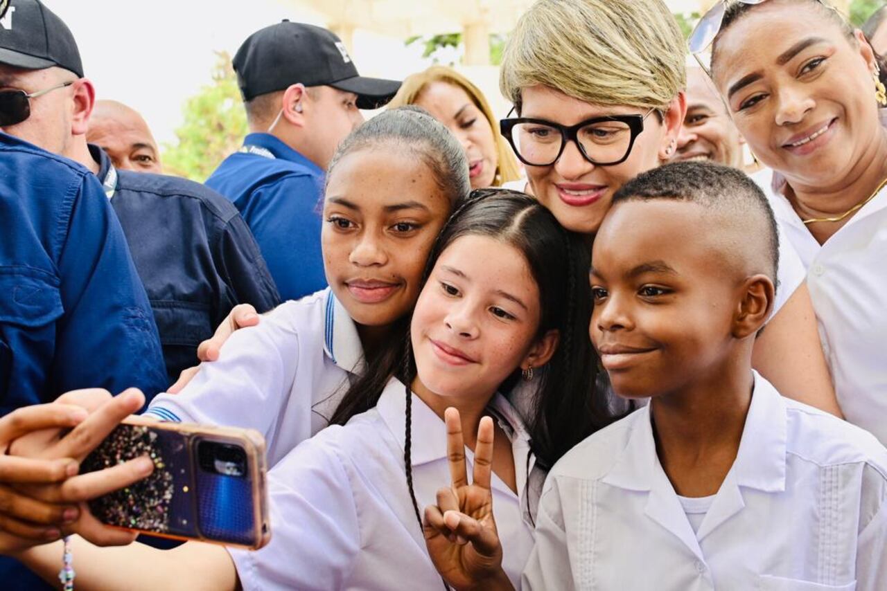 Verónica Alcocer presenció actos culturales en el Cauca.