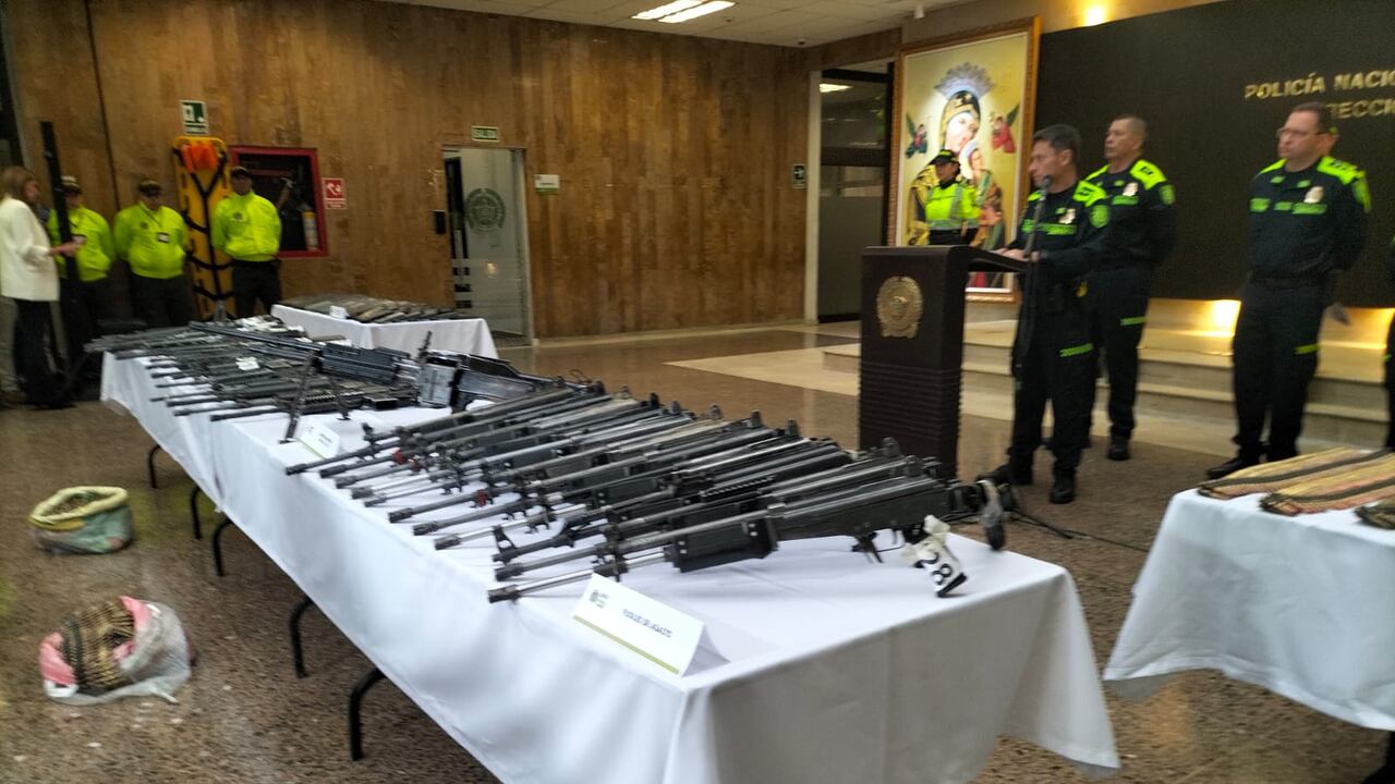 Este es el arsenal de armas de las disidencias de Iván Mordisco que fueron incautadas por la Policía.