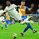 Vinicius Junior recibió descalificadora patada de su compatriota Gabriel Paulista.