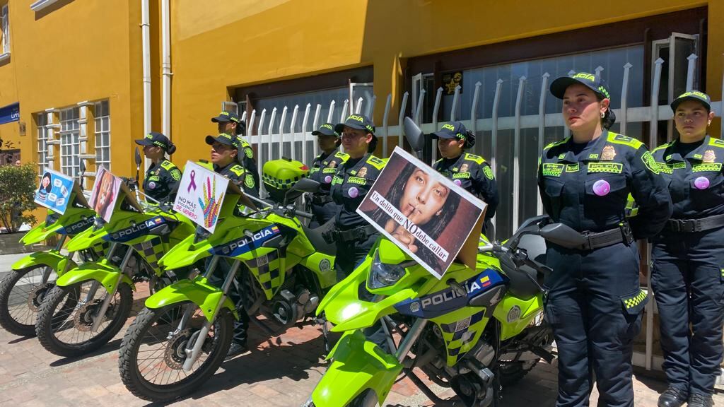 El coche fúnebre que lleva el féretro de Valentina Trespalacios.