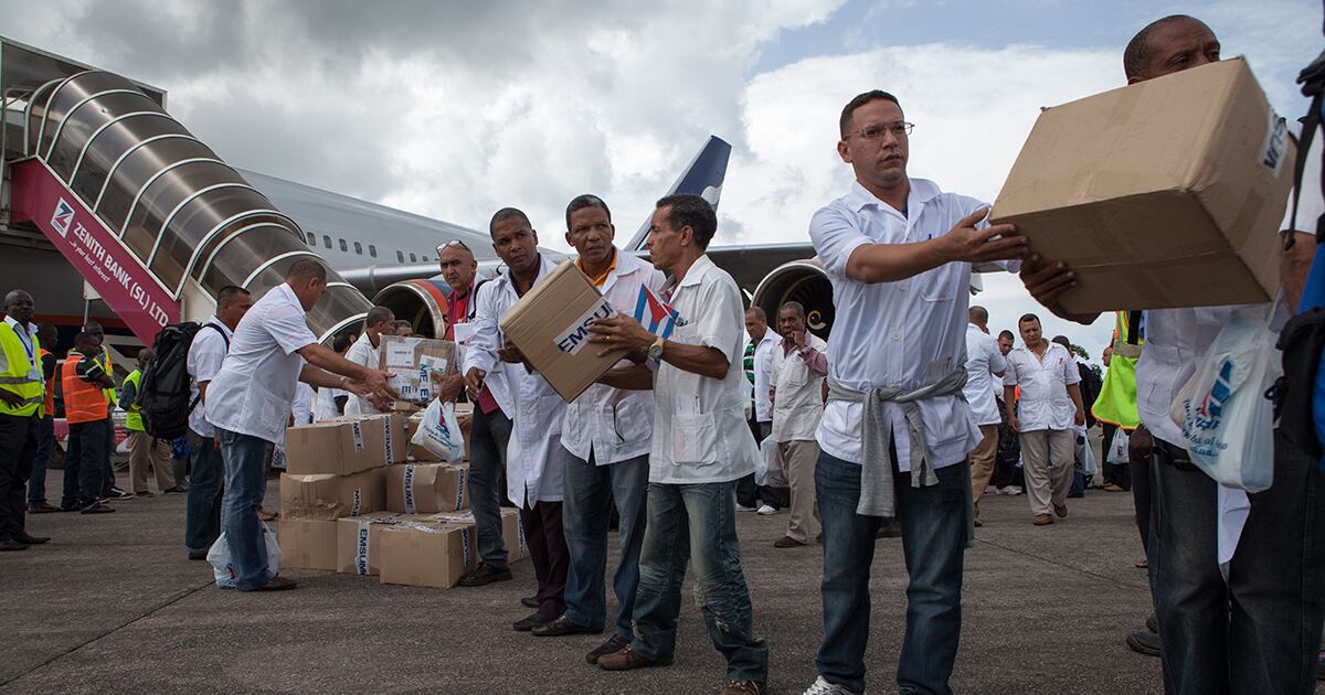  Más de 50.000 doctores cubanos prestan servicios en 66 países de América Latina, África y Asia.