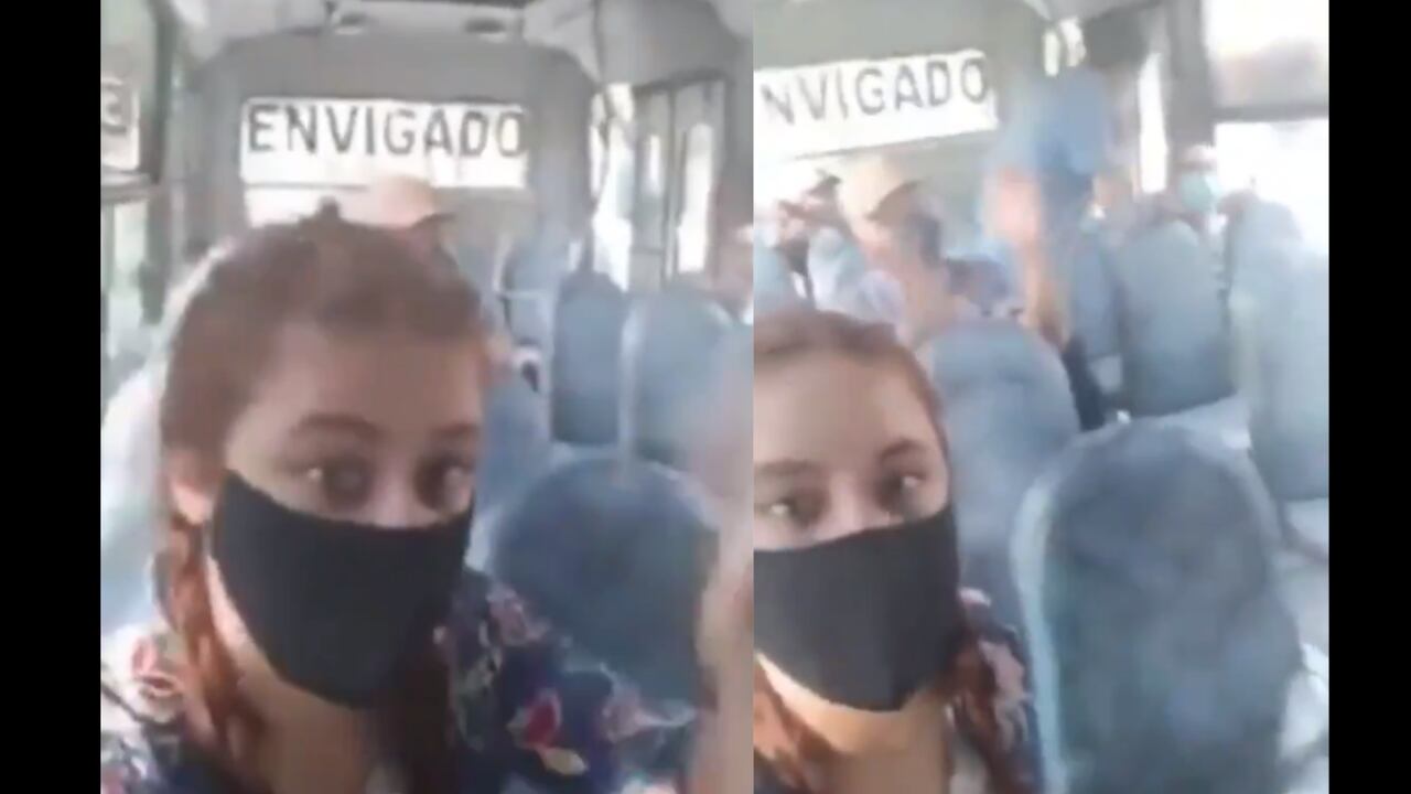 “Me quieren pegar una puñalada” mujer transmite en vivo el acoso de un grupo de asaltantes en un bus