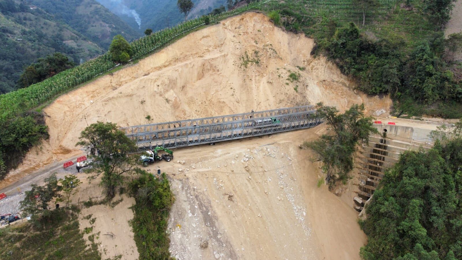 Las autoridades recomienda estar atentos a la señalización en la vía.
