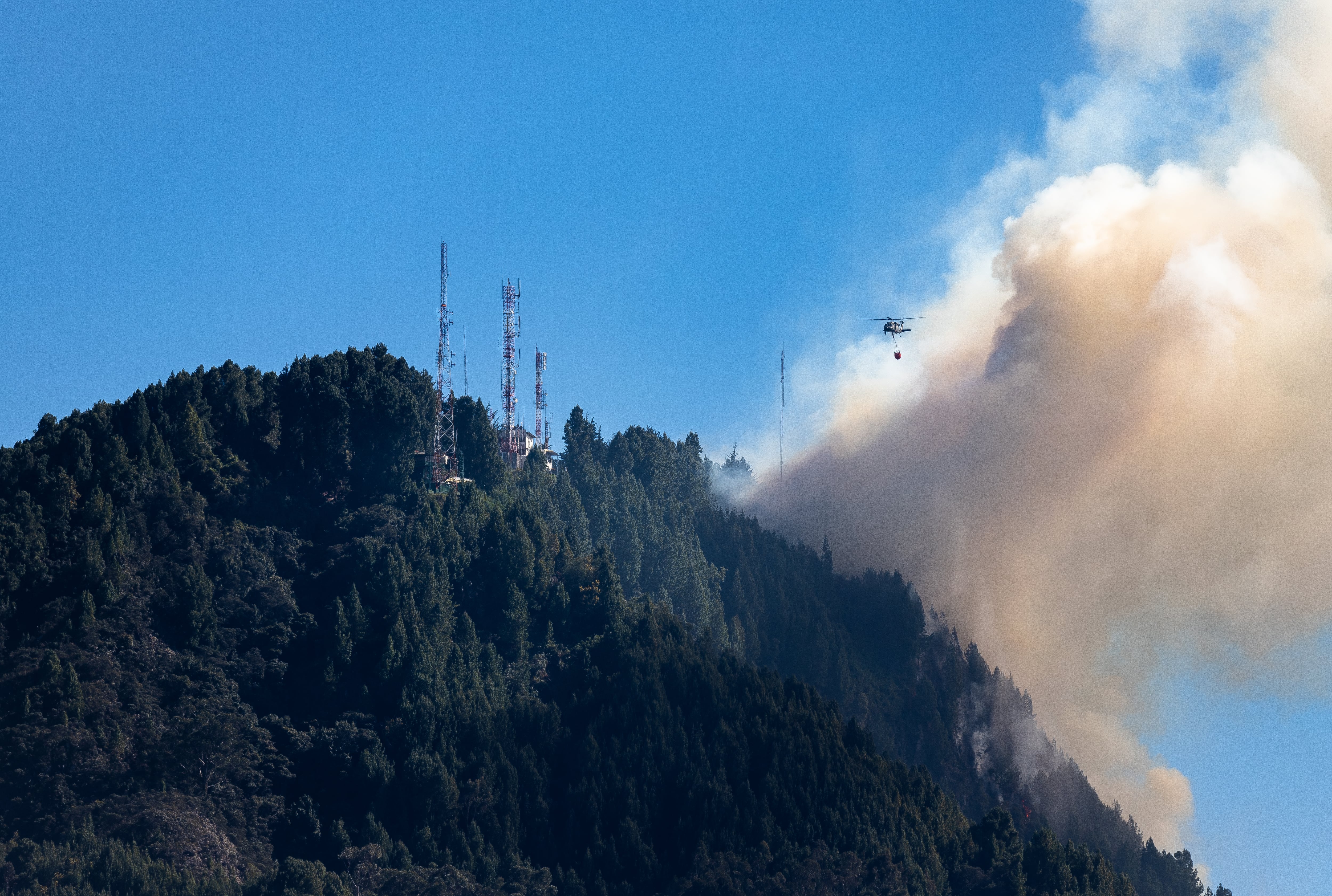 Incendio forestal en los cerros orientales en Bogotá
