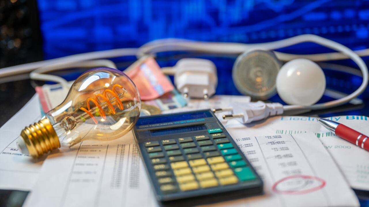 Estalló choque entre el mandatario y gremios de energía y gas por asumir control de tarifas de servicios públicos.