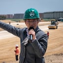 La alcaldesa de Bogotá, Claudia López, aseguró de manera tajante que no es la ciudad que quiere cambiar el metro, sino el presidente Petro y que su administración no va a permitir que se le cambien las prioridades.