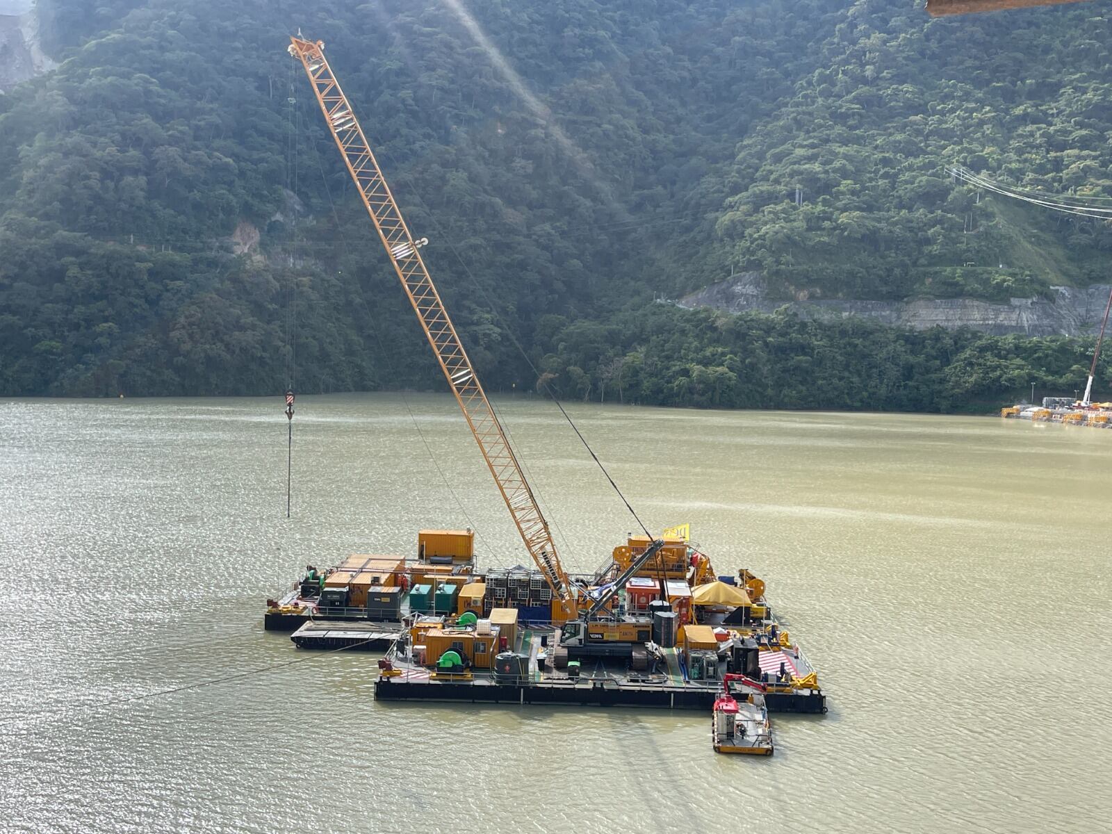 Los trabajos subacuáticos los lleva a cabo personal especializado.