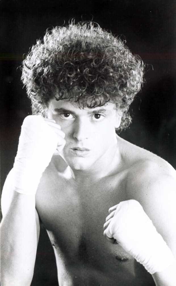 Con su papel en 'Gallito Ramírez' en 1986, Carlos Vives se consolidó como uno de los galanes más importantes de Colombia.  