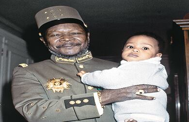 Según su hijo Jean Serge, Bokassa amaba tanto  a los niños que tuvo oficialmente 50 con 18 mujeres distintas. Se rumora que tuvo más de 100 en total.