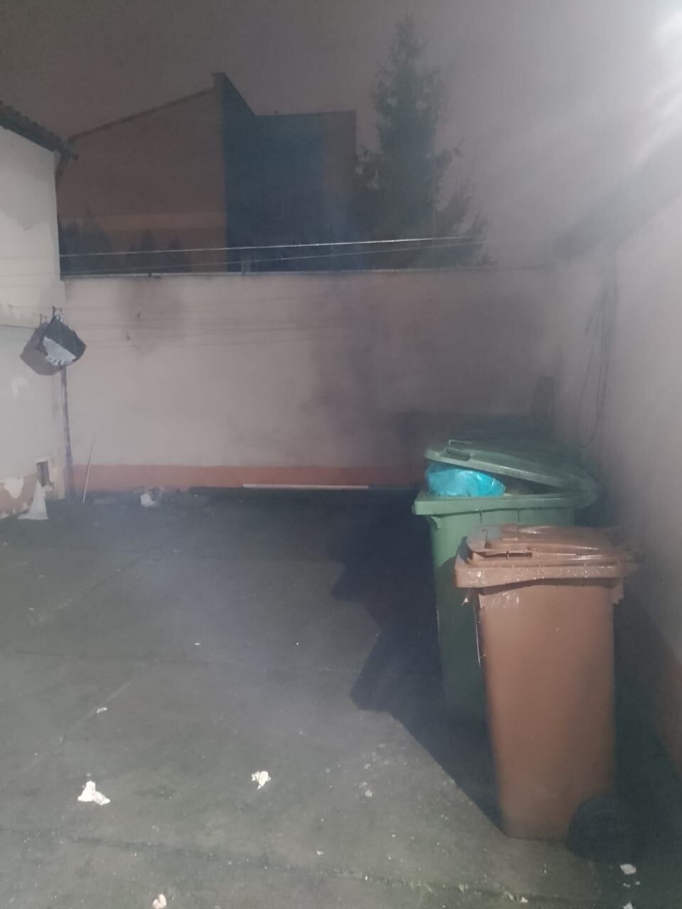 El interior de la casa donde habita un grupo de colombianos, en Lezno, territorio polaco (Leźno en polaco)