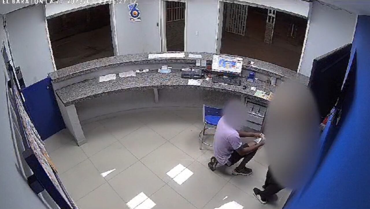 Varias grabaciones registraron los hurtos a estos establecimientos.