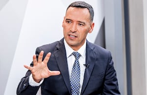 El exministro de Defensa Pedro Sánchez conocía los perfilamientos.