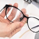 Así se pueden quitar rayones de las gafas.