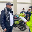 Momento en el que le leen los derechos de capturado a Édgar Munévar, alias El Caballista, implicado en la fuga de alias Matamba. Un juez declaró legal la captura de esta persona.