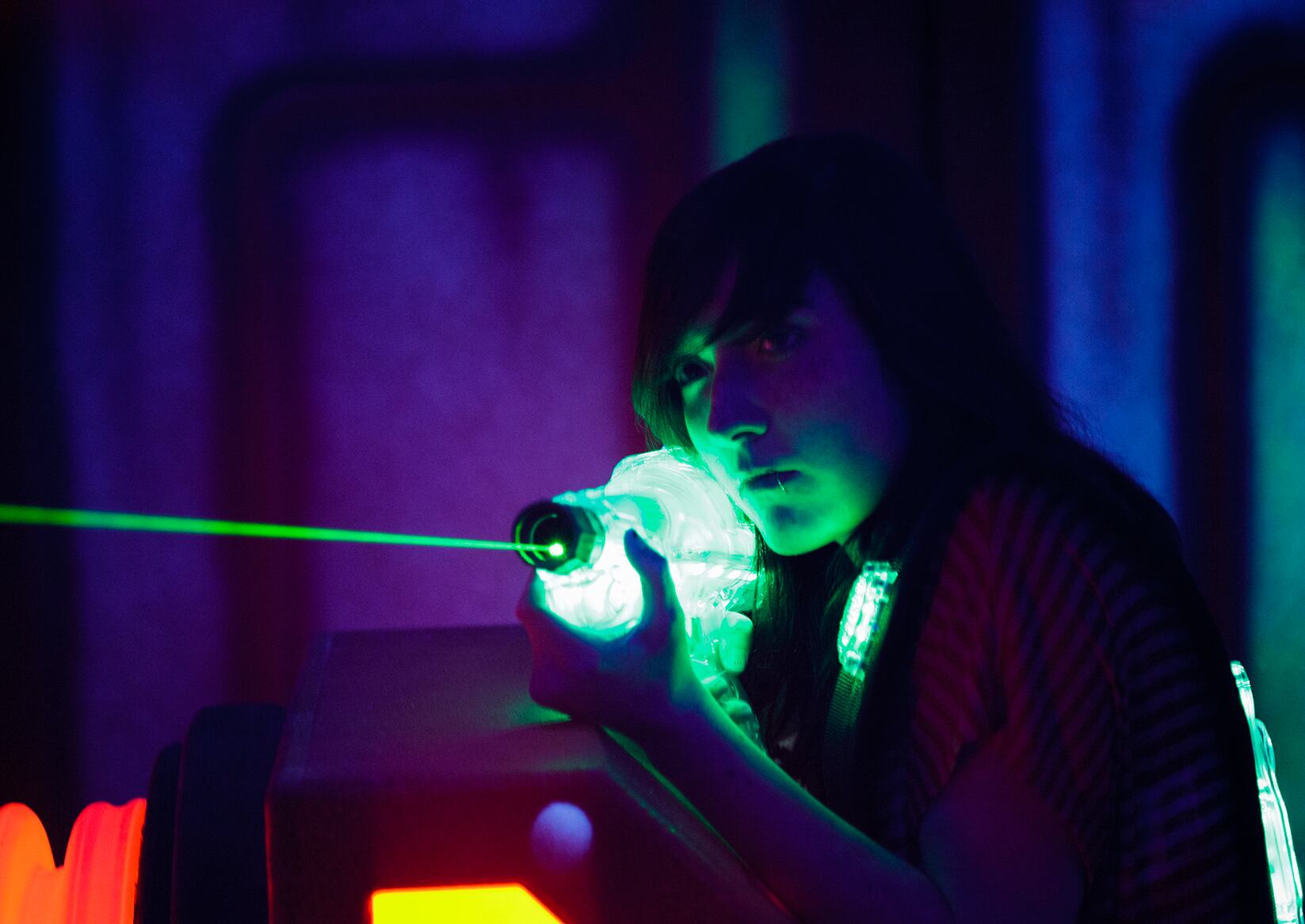 Alertan sobre los juguetes con luz láser que podrían quemar la retina sin que los niños sientan dolor.