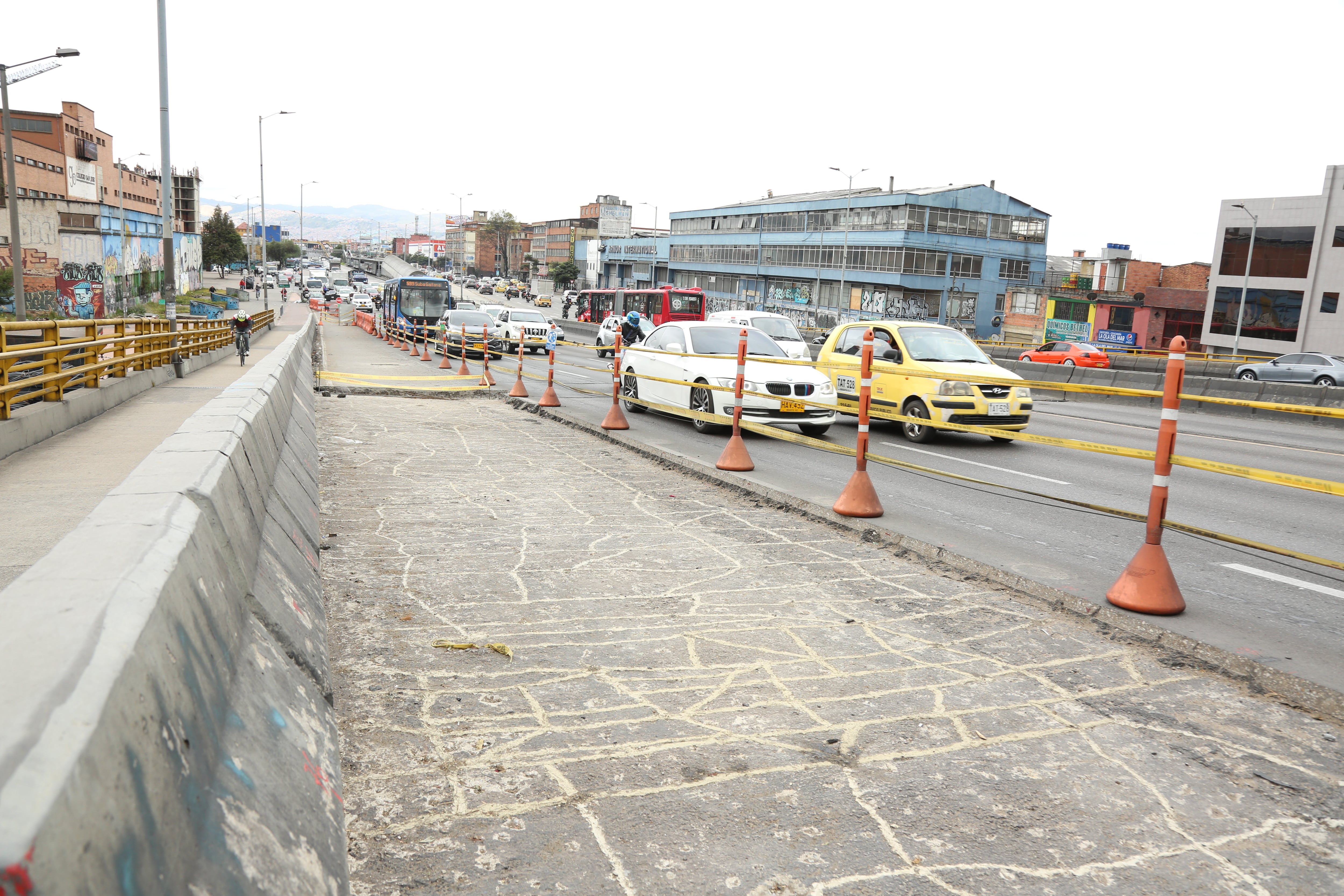 La parte superior del puente, costado oriental sentido sur- norte, será entregada a mediados de mayo de este año. El costado occidental se entregará aproximadamente en septiembre de este año