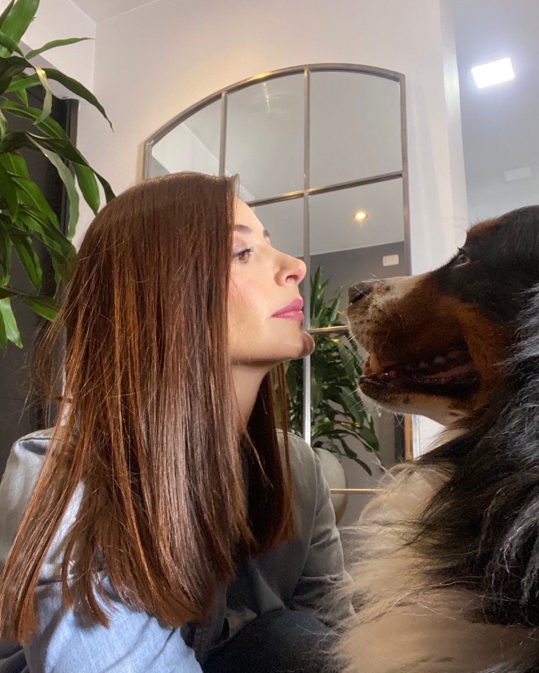 Alejandra Giraldo y su mascota Napoleón