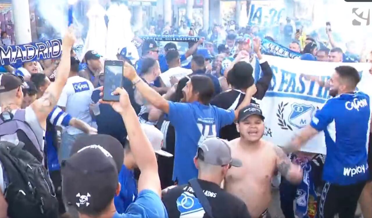 Una gran multitud de hinchas de Millonarios llegaron al juego con Real Zaragoza