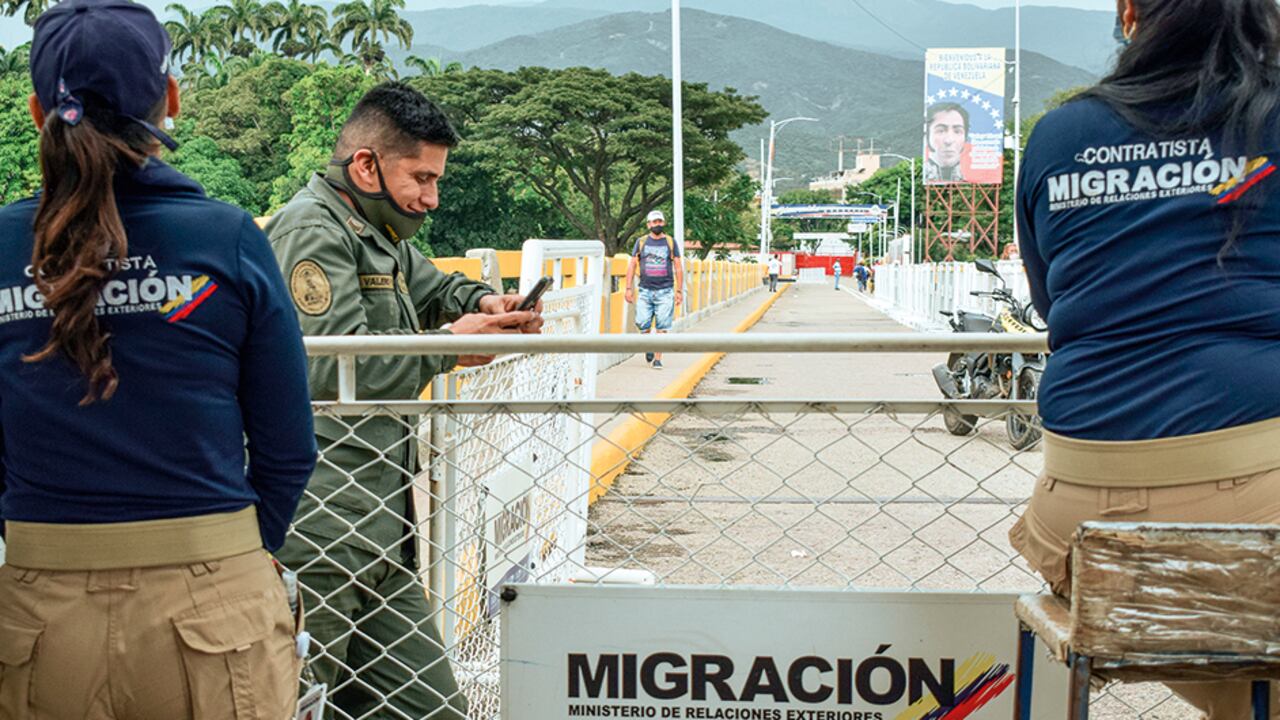 Más de 400.000 migrantes venezolanos ya han realizado su registro biométrico con las autoridades colombianas, según Migración.