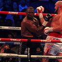 Fury, superestrella del boxeo mundial de 33 años, aseguró que se retiraría después de este combate, guardando también su imbatibilidad en 33 combates. (Photo by Adrian DENNIS / AFP)