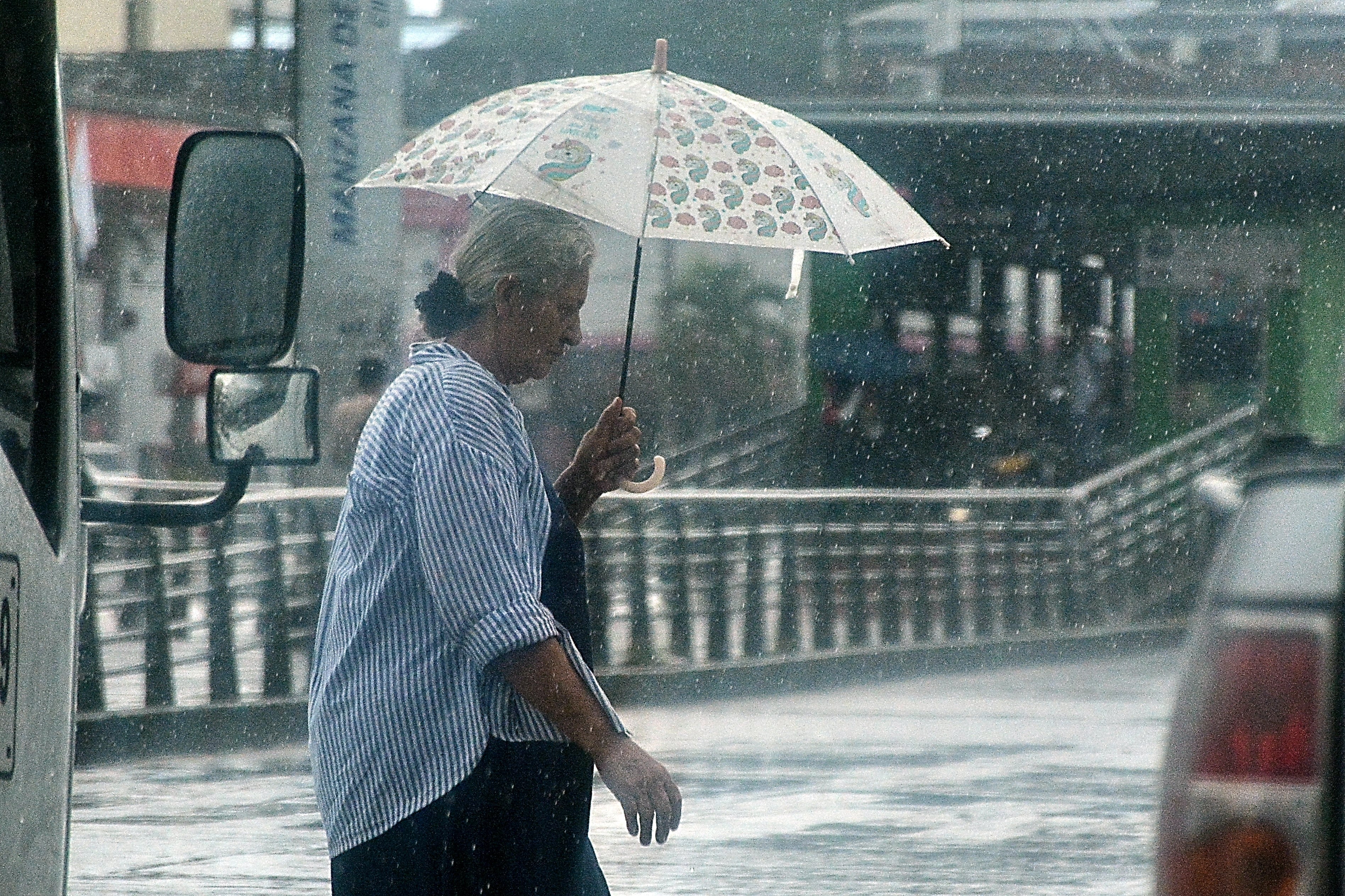 Sigue la temporada invernal en todo el Valle del Cauca. En Cali se presentan lluvias fuertes durante la noche y en el día lluvias fuertes, por corto tiempo. Foto Jorge Orozco