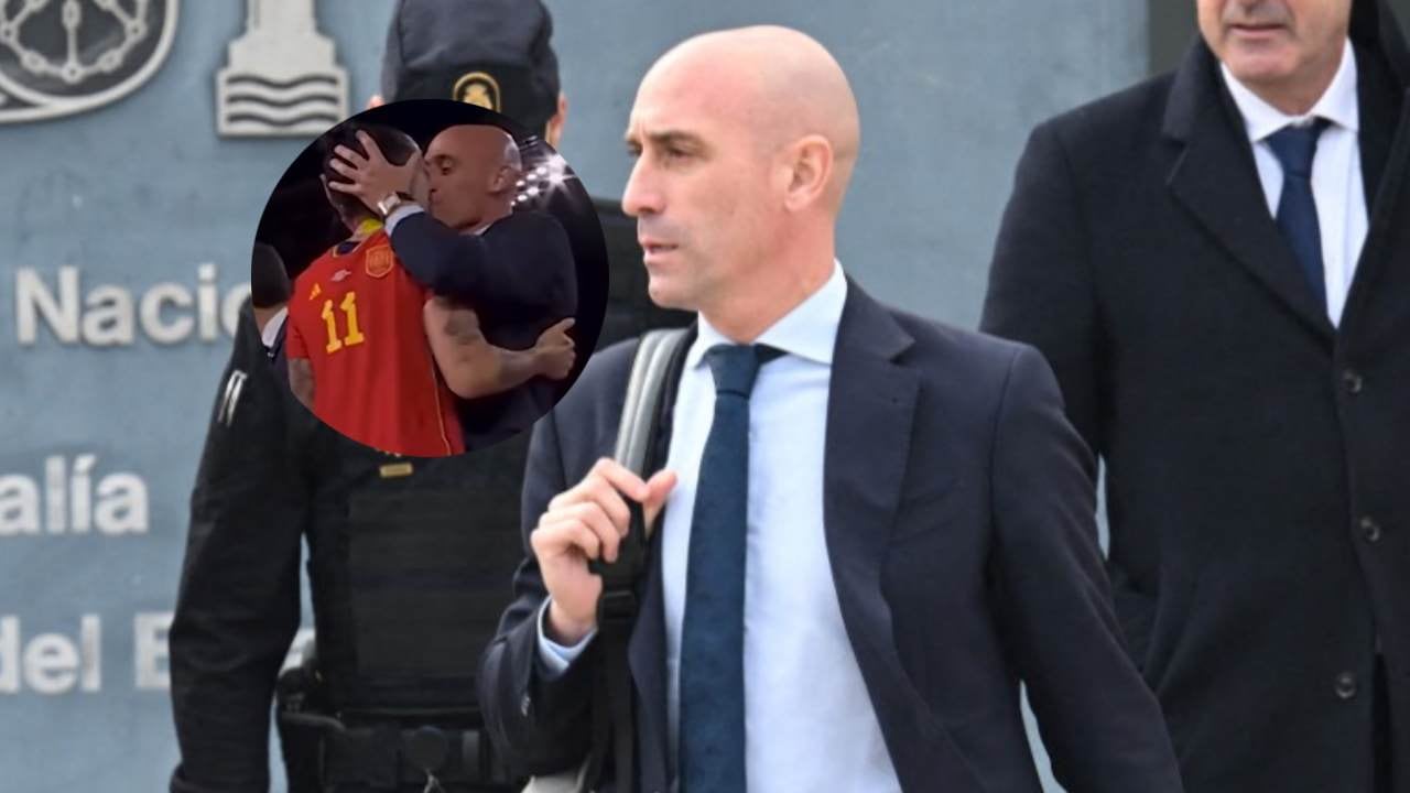Luis Rubiales sale de un juzgado español / Momento exacto del beso a Jenni Hermoso.