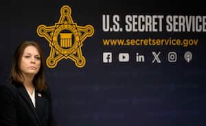 La directora del Servicio Secreto, Kimberly Cheatle, asiste a una conferencia de prensa el 4 de junio de 2024 en Chicago. Cheatle y el Servicio Secreto están bajo intenso escrutinio luego de un intento de asesinato del expresidente Donald Trump durante un mitin el sábado 13 de julio en Pensilvania.