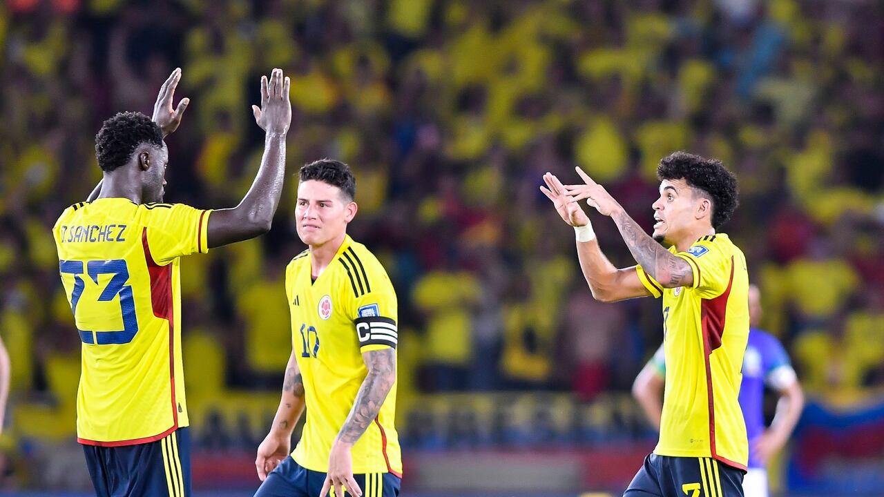 BARRANQUILLA, COLOMBIA - NOVEMBER 16: Luis Diaz of Colombia celebrates with teammates after scoring the team's second goal during the FIFA World Cup 2026 Qualifier match between Colombia and Brazil at Estadio Metropolitano Roberto Meléndez on November 16, 2023 in Barranquilla, Colombia. (Photo by Gabriel Aponte/Getty Images)