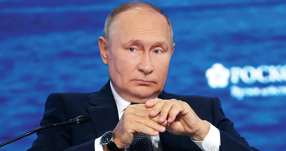 85 concejales de distrito en las ciudades de Moscú, San Petersburgo y Kolpino  exigen la renuncia de Vladímir Putin mediante una petición firmada en internet.