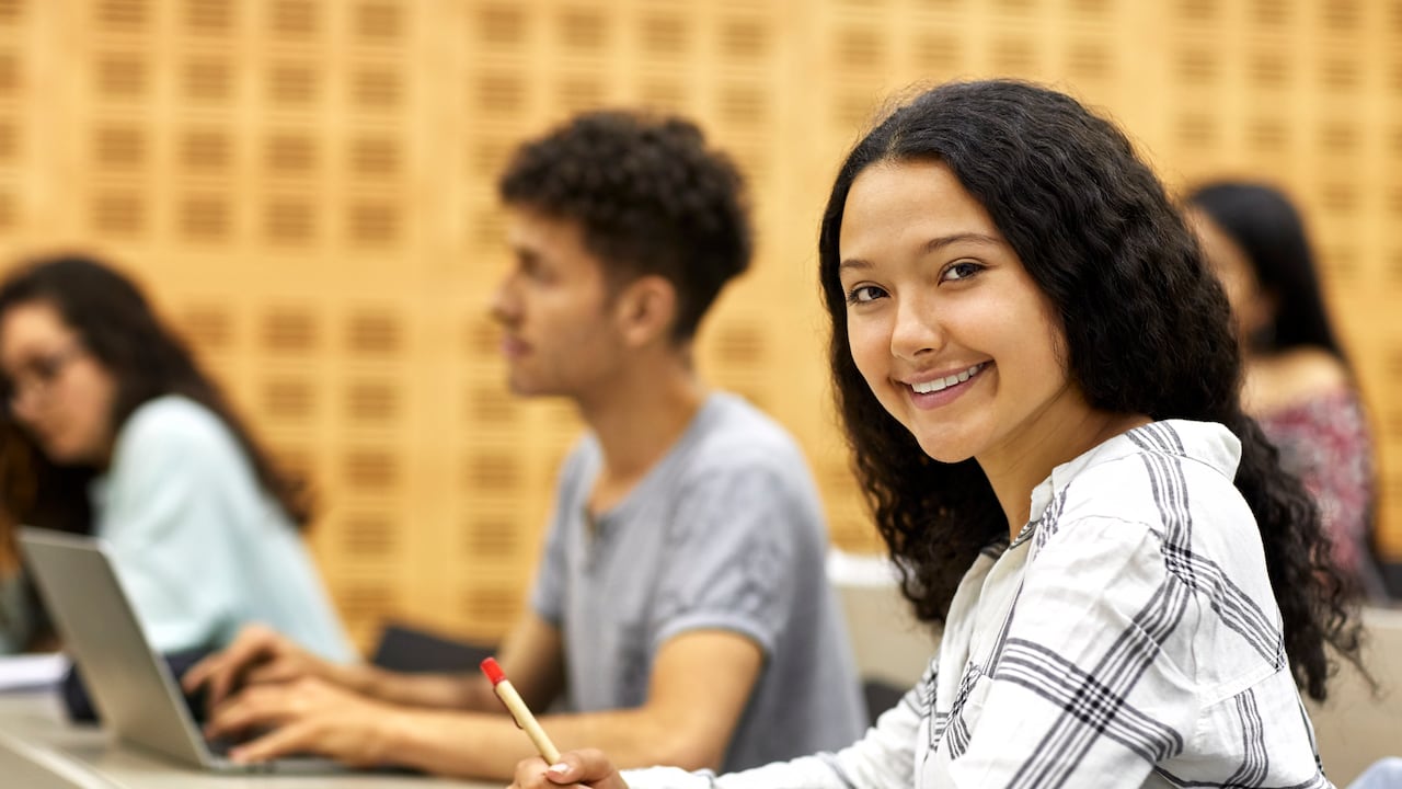 Los jóvenes podrán acceder a programas de educación técnica, tecnológica y universitaria.