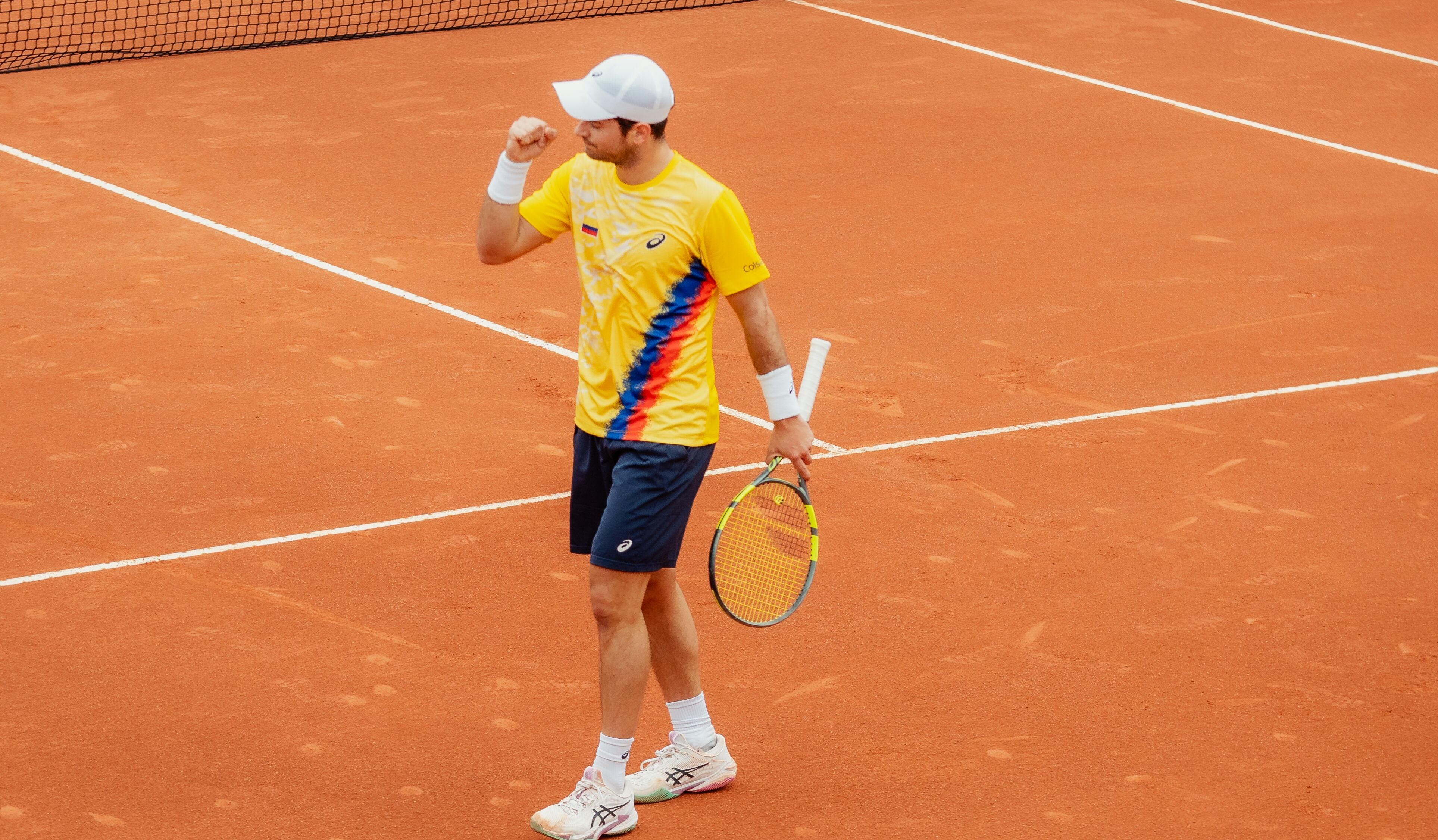 Nicolás Mejía durante el partido entre Colombia y Marruecos por la primera ronda de clasificación para la Copa Davis.