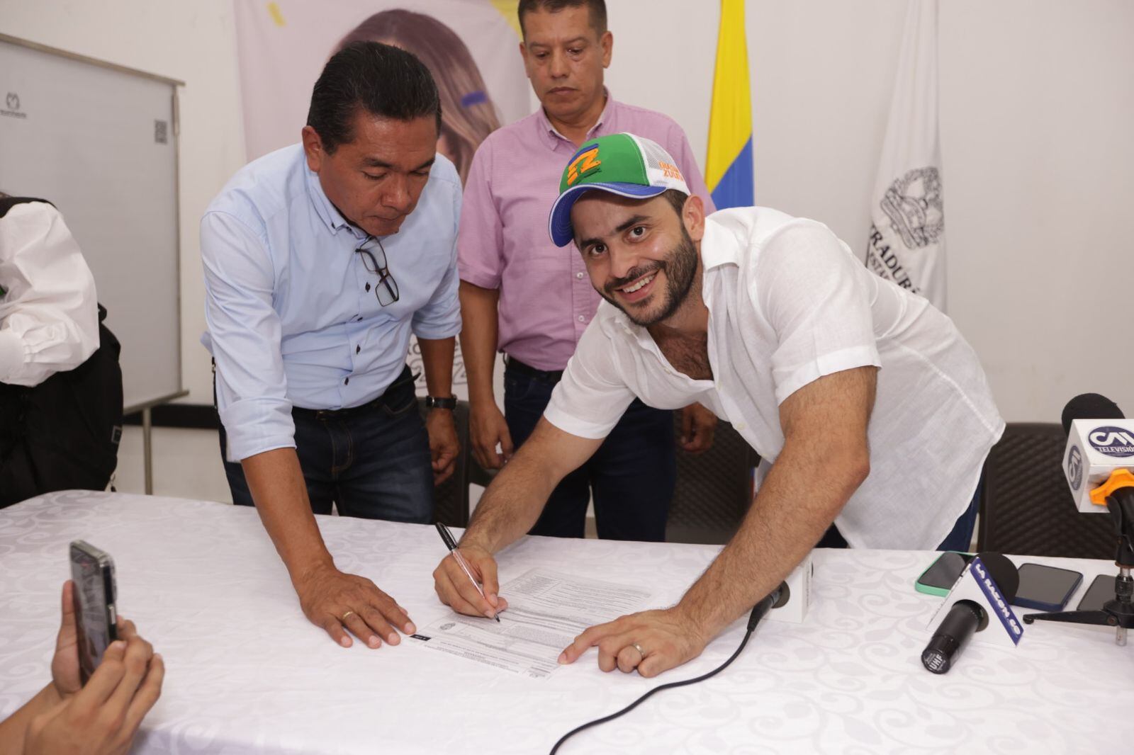 Erasmo Zuleta recibió el respaldo político de varios partidos políticos.