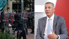 Al costado derecho de la imagen el general (r) Jorge Mora, ministro de Defensa del gobierno de Abelardo De La Espriella.