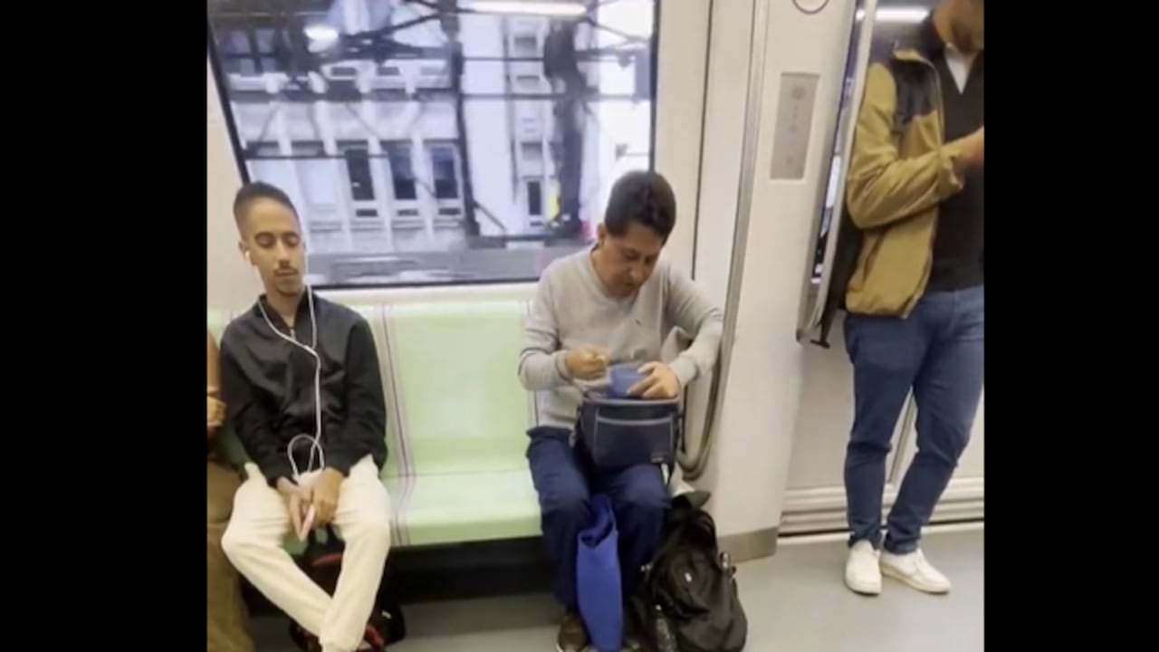 Algunos comentarios en redes sociales se han enfocado a cuestionar si se está perdiendo la cultura ciudadana en el metro