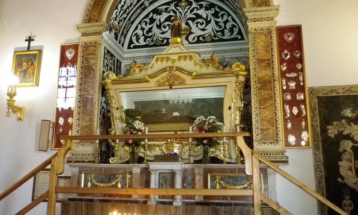 Así lucía el mausoleo de san Benito Moro previo al incendio.