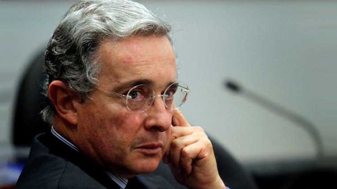 En junio de 2015, Uribe señaló en su cuenta de Twitter que las madres admitieron que sus hijos no andaban en buenos pasos.