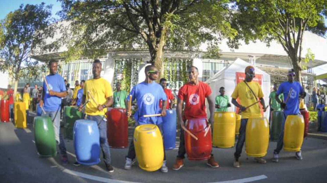 Colectivo Son Batá, que entre otras características, mezclan el hip hop con el folclore.