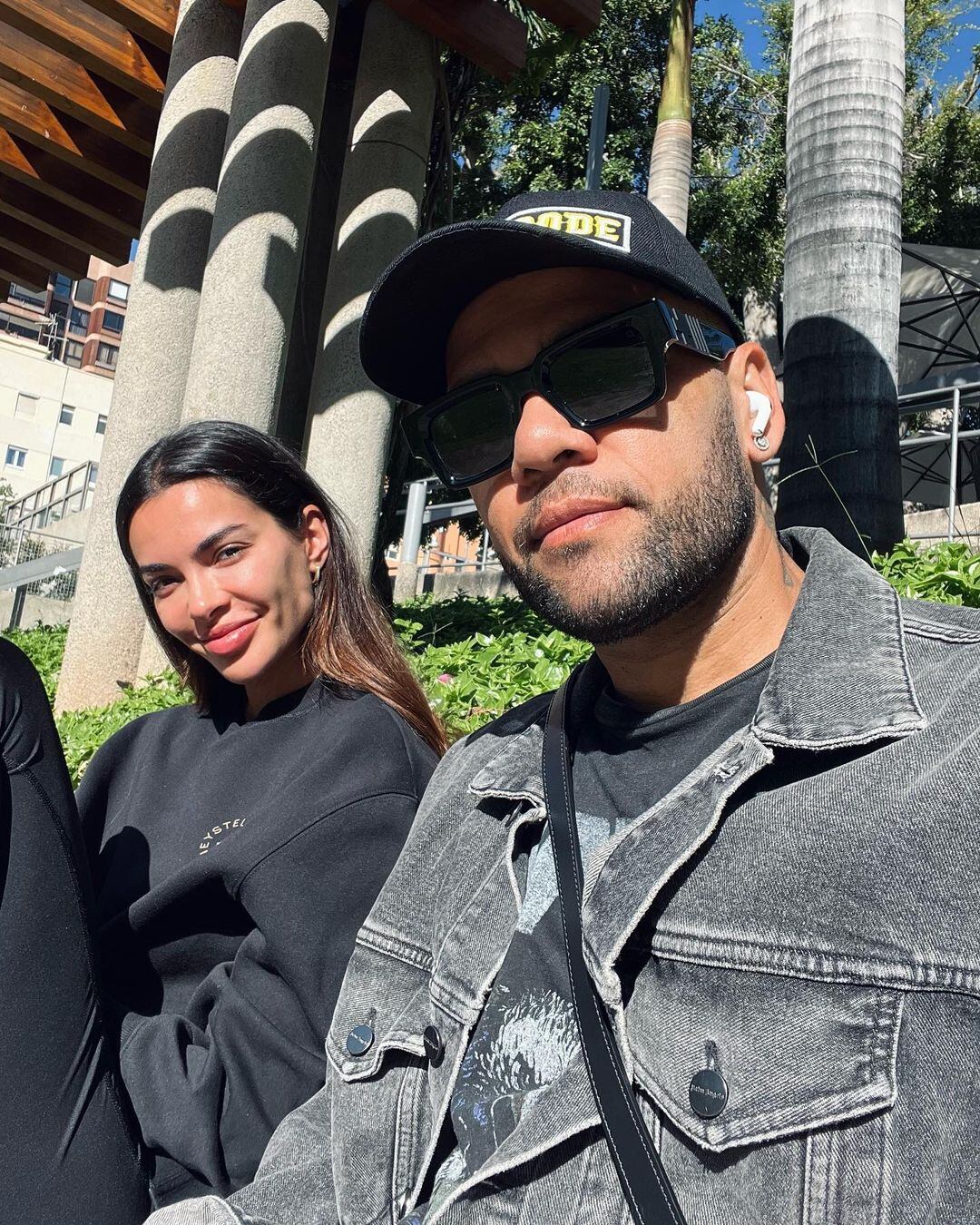 Dani Alves junto a su esposa Joana Sanz