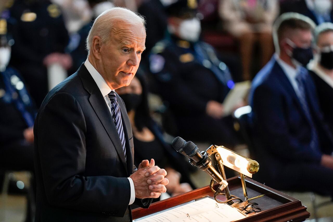 El presidente de EEUU Joe Biden en una ceremonia en el Capitolio en Washington el 13 de abril del 2021. (Foto AP/J. Scott Applewhite, Pool)