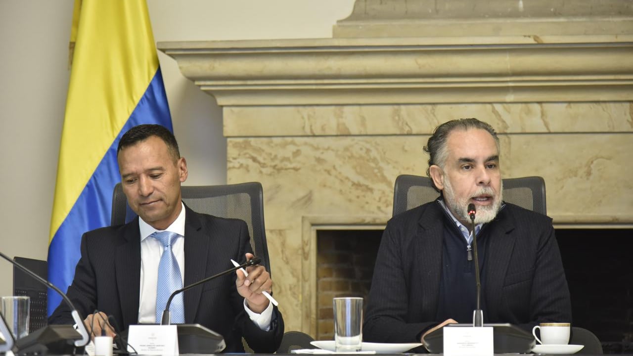 El ministro de Defensa, Pedro Sánchez, y el ministro del Interior, Armando Benedetti.