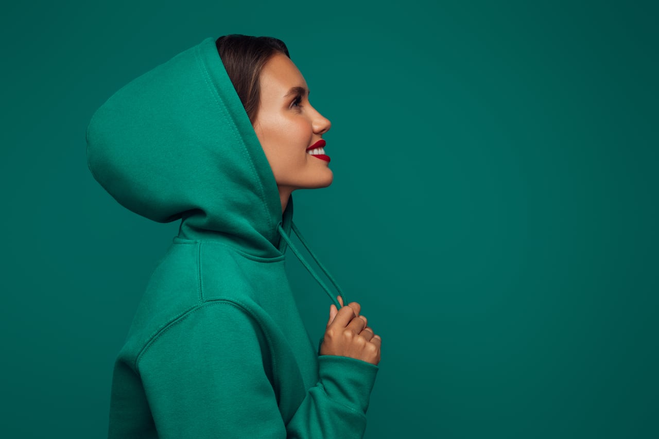 Según el Feng Shui, el color verde en la ropa simboliza el crecimiento y la renovación.